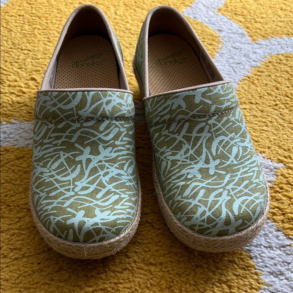 DANSKO green canvas espadrille jute vegan slip on clogs